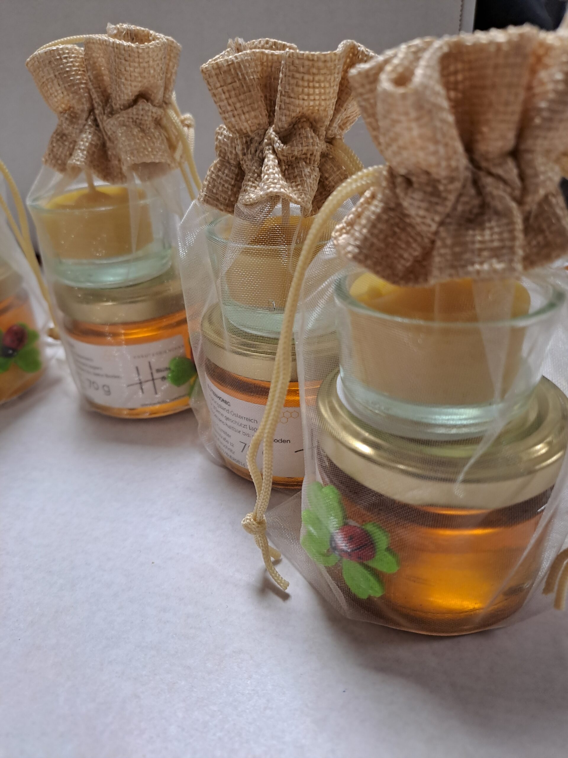 Geschenkset Honigzwergerl & Teelicht im Glas – Bild 4